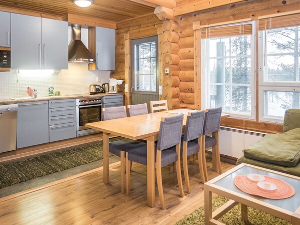 Fridge, microwave, dishwasher, cookware/dishes/utensils - Vacation home Kotka by Interhome (Kuusamo)
