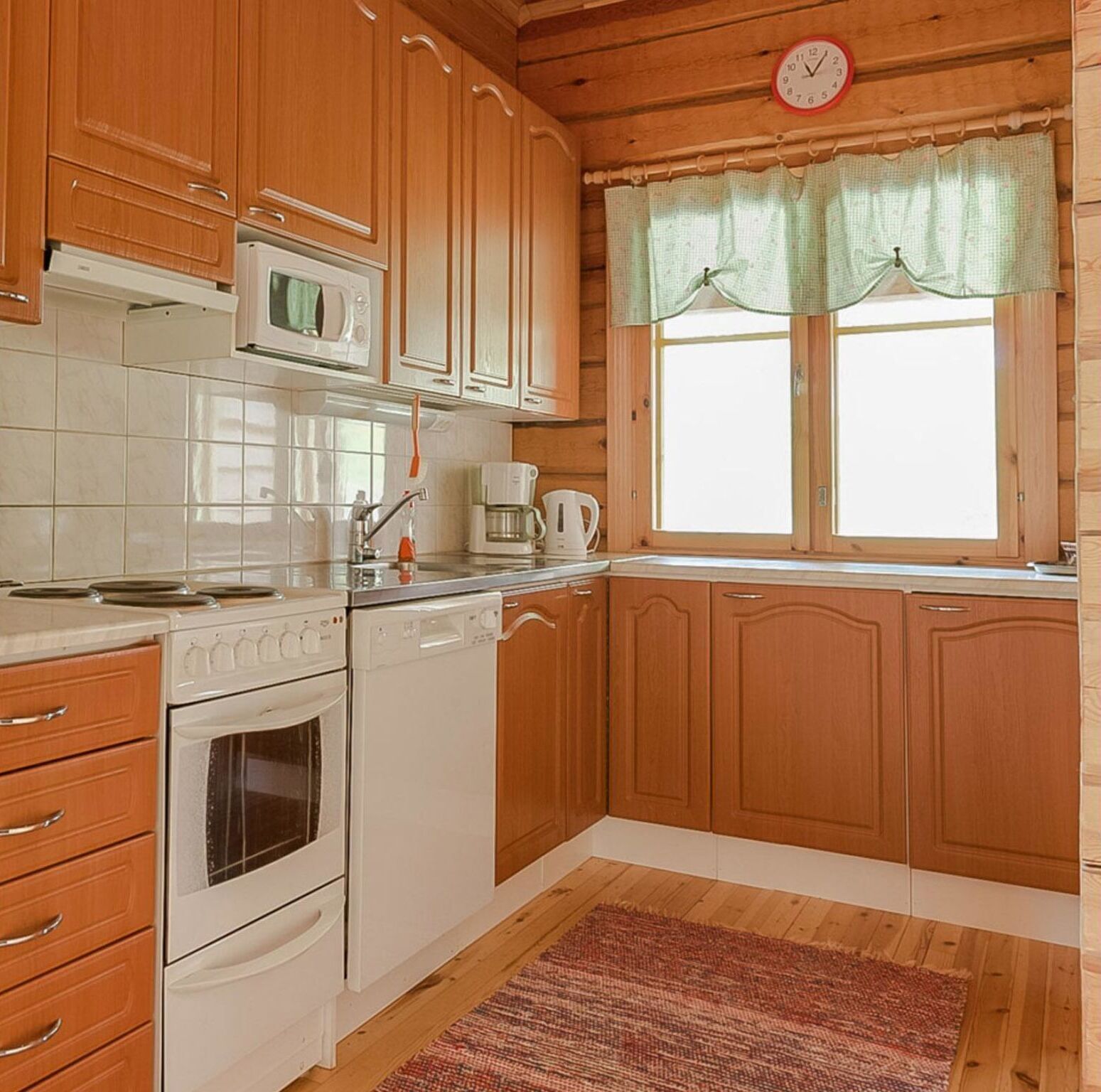 Fridge, microwave, dishwasher, cookware/dishes/utensils