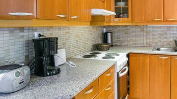 Jääkaappi, mikroaaltouuni, astianpesukone