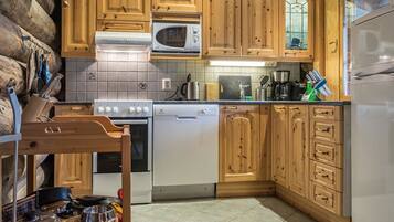 Kühlschrank, Mikrowelle, Geschirrspüler, Kochgeschirr/Geschirr/Besteck