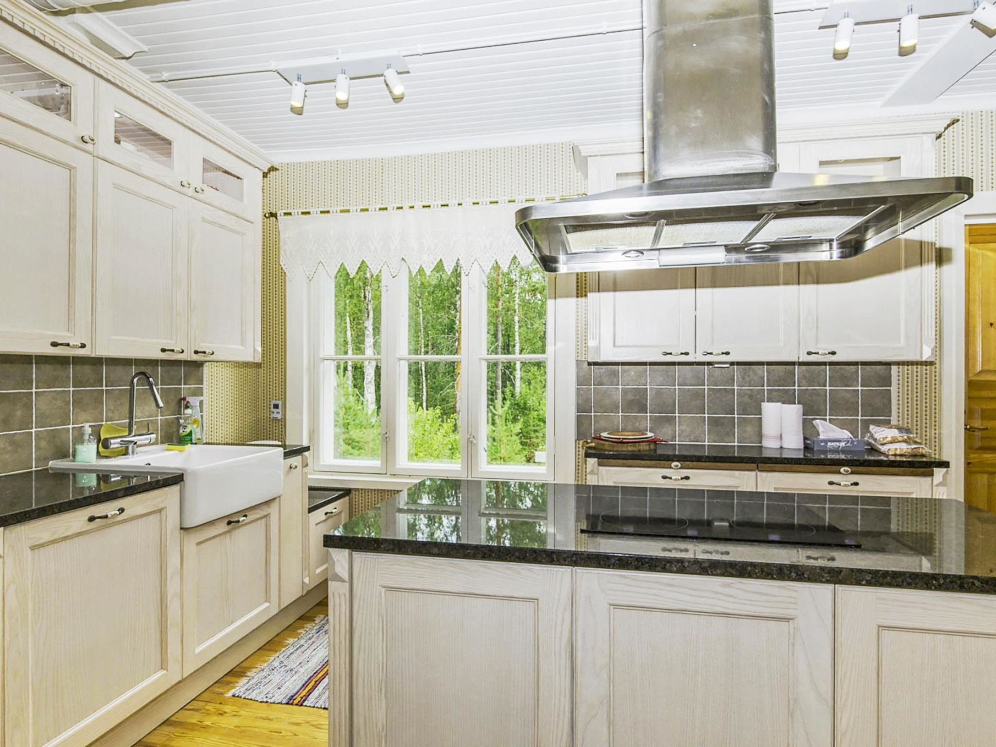 Réfrigérateur, micro-ondes, lave-vaisselle