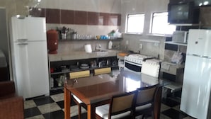 Casa até 9 pessoas 2 suites e cozinha | 아침 식사 공간 | 매일 뷔페 아침 식사 유료