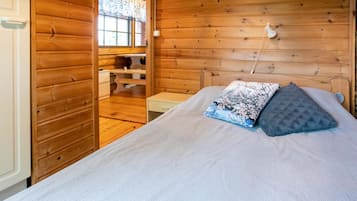 2 habitaciones y tabla de planchar con plancha