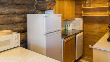 Frigorifero, microonde, lavastoviglie, pentole/stoviglie/utensili