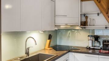 Réfrigérateur, micro-ondes, lave-vaisselle