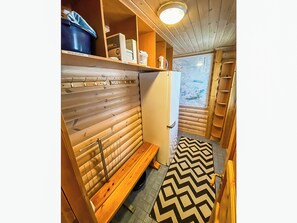 Unclassified image, 3 of 22, button - Luoston väärtin kammi by Interhome (Sodankylä)