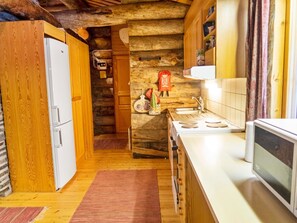 Fridge, microwave, dishwasher, cookware/dishes/utensils