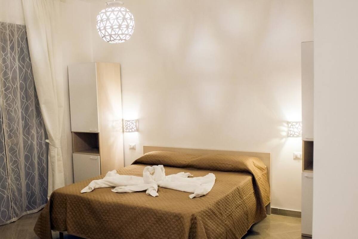 Habitación cuádruple, baño privado | Cunas gratuitas, wifi gratis y ropa de cama