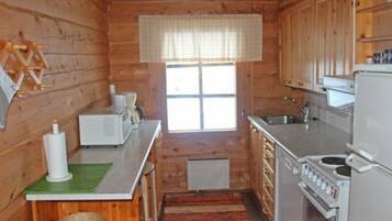 Refrigerador, microondas, lavavajillas, utensilios de cocina