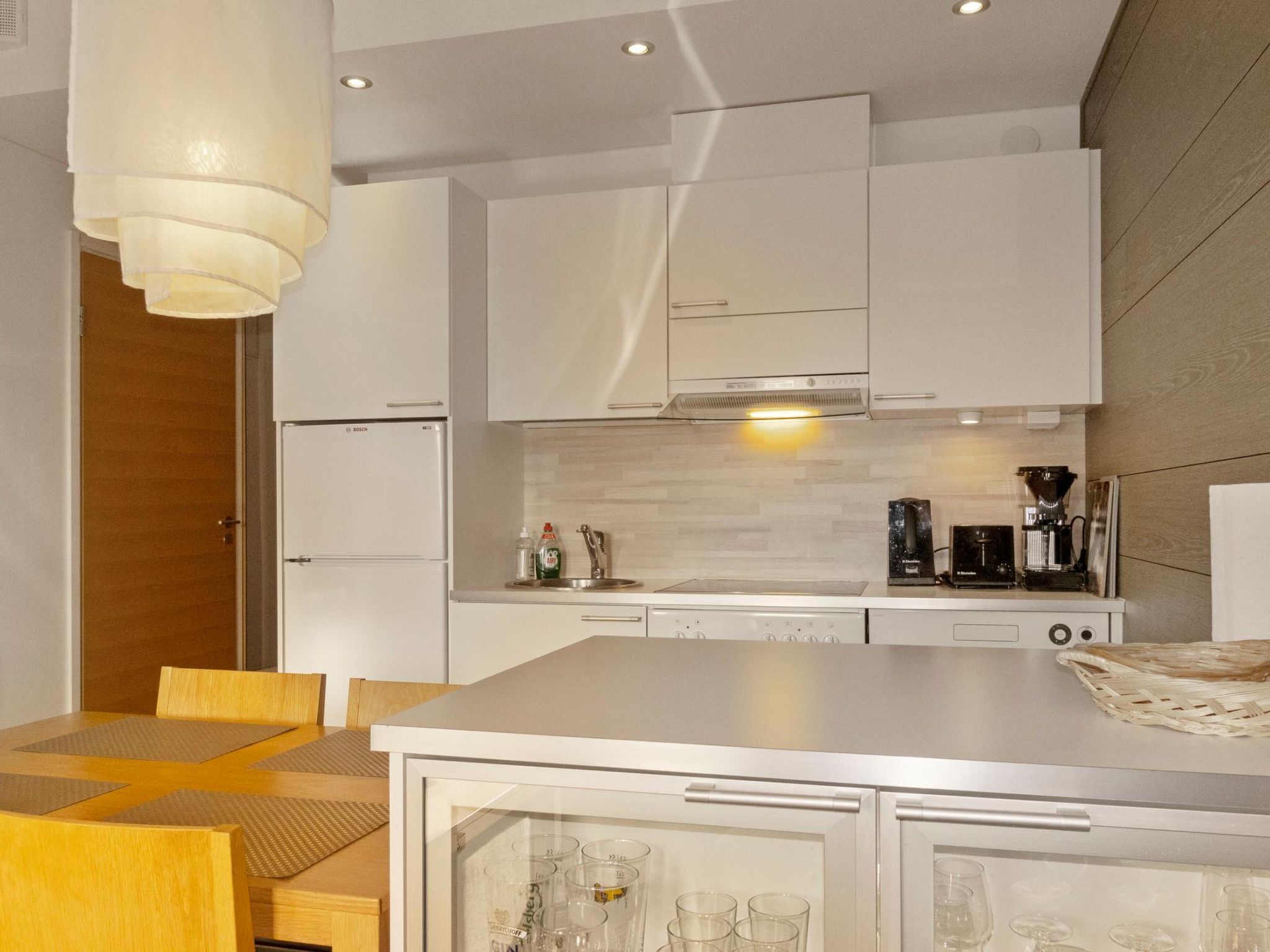 Fridge, microwave, dishwasher, cookware/dishes/utensils