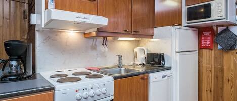 Fridge, microwave, dishwasher, high chair