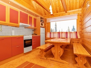 Fridge, microwave, dishwasher, cookware/dishes/utensils