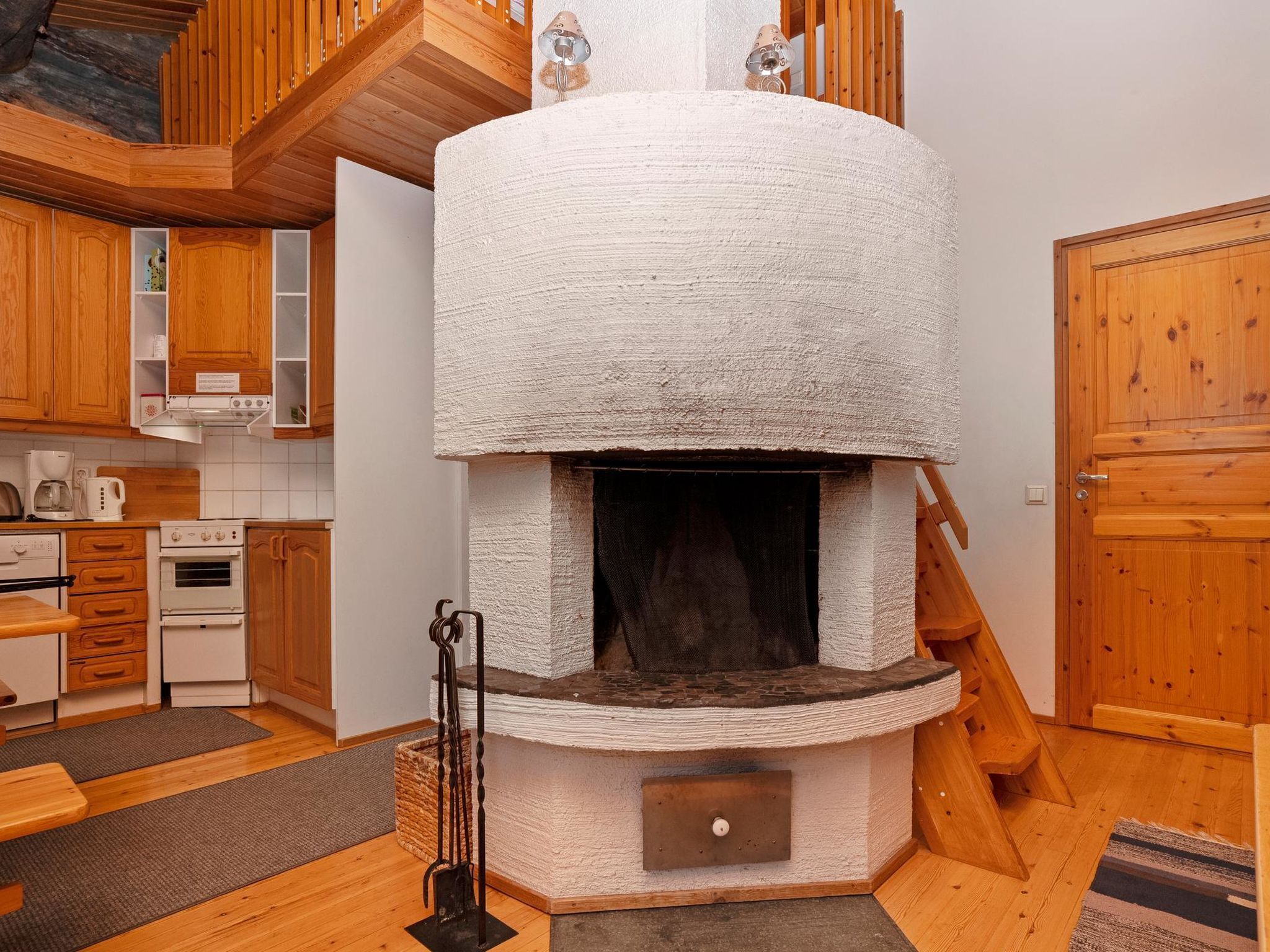 Fridge, microwave, dishwasher, cookware/dishes/utensils