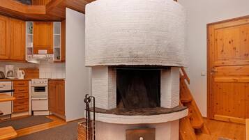 Fridge, microwave, dishwasher, cookware/dishes/utensils