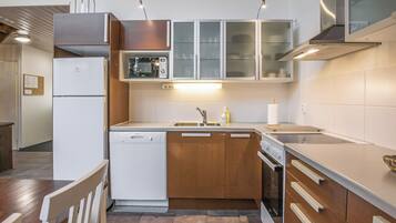 Fridge, microwave, dishwasher, cookware/dishes/utensils