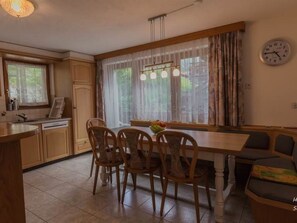 Dining - Bergfink by Interhome (Saas-Fee)