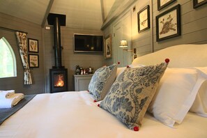 Luxury Cabin | 1 bedroom, free WiFi, bed sheets