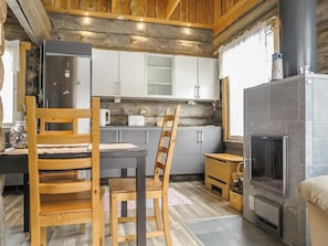 Fridge, microwave, dishwasher, cookware/dishes/utensils