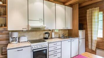 ثلاجة، ميكروويف، غسالة أطباق، مستلزمات طهي/أطباق/أوعية