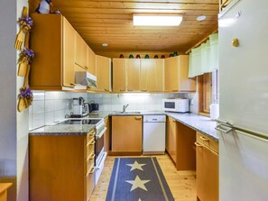 Réfrigérateur, four à micro-ondes, lave-vaisselle