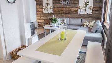 Una televisión, un reproductor de DVD