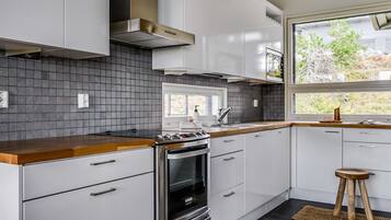 Fridge, microwave, dishwasher, toaster