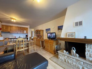 TV, fireplace, DVD player