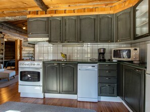 Frigorifero, microonde, lavastoviglie, pentole/stoviglie/utensili