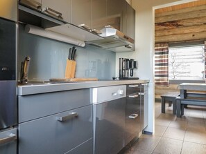 Fridge, microwave, dishwasher, cookware/dishes/utensils