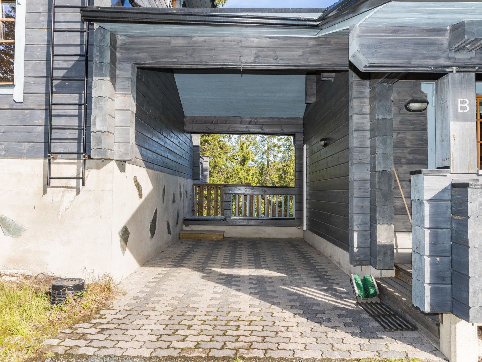 المنطقة المحيطة بالمنشأة