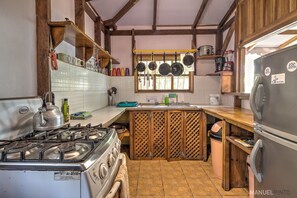 Fridge, oven, coffee/tea maker, toaster