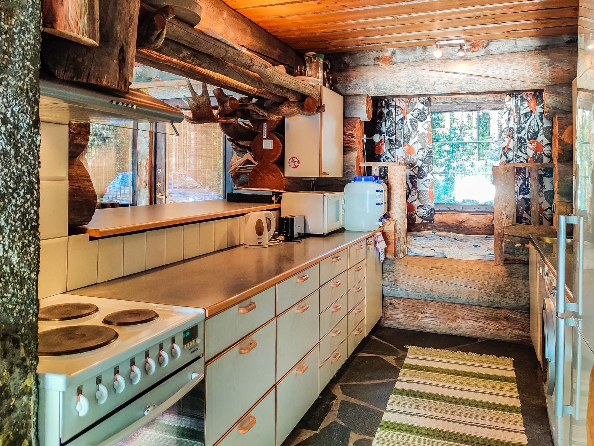 Jääkaappi, mikroaaltouuni, astianpesukone