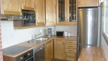 Geladeira, micro-ondas, lava-louças