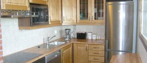 Geladeira, micro-ondas, lava-louças