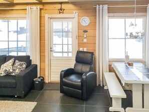 TV, fireplace, DVD player