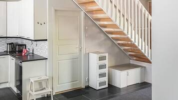 Jääkaappi, mikroaaltouuni, astianpesukone