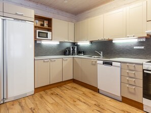 Fridge, microwave, dishwasher, cookware/dishes/utensils