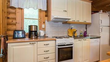 KylskÄp, mikrovÄgsugn, diskmaskin och grytor/köksredskap