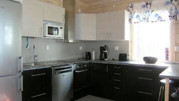 Geladeira, micro-ondas, lava-louças