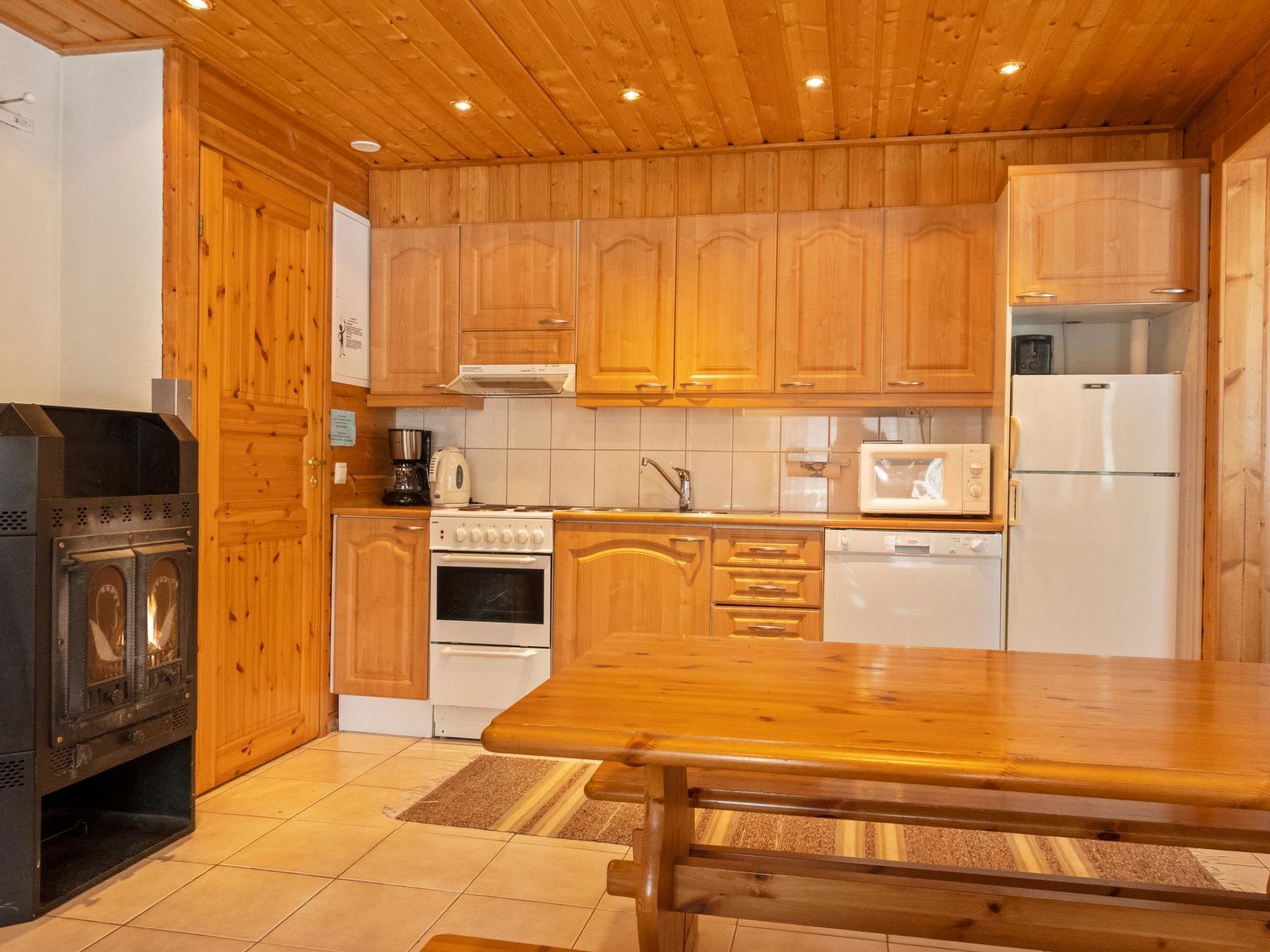 Fridge, microwave, dishwasher, cookware/dishes/utensils