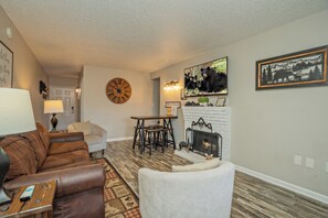 TV, fireplace