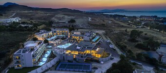 Harmony Crest Resort& SPA