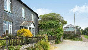 Front of property - Tregarland Farm B&B (Looe)