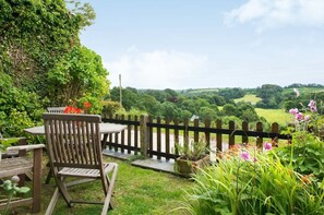 Garden view - Tregarland Farm B&B (Looe)
