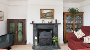 Family Quadruple Room | Living room - Tregarland Farm B&B (Looe)