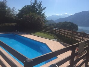 Pool - Lake View.  Beautiful three-room apartment with garden and pool. Lake Como. (Sala Comacina)