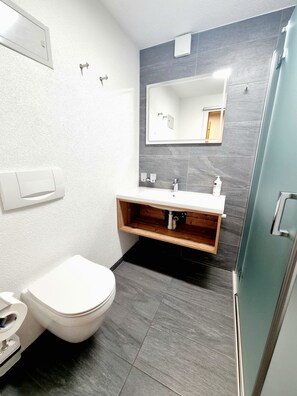 Bathroom - Ferienhaus Adonis by Interhome (Saas-Grund)