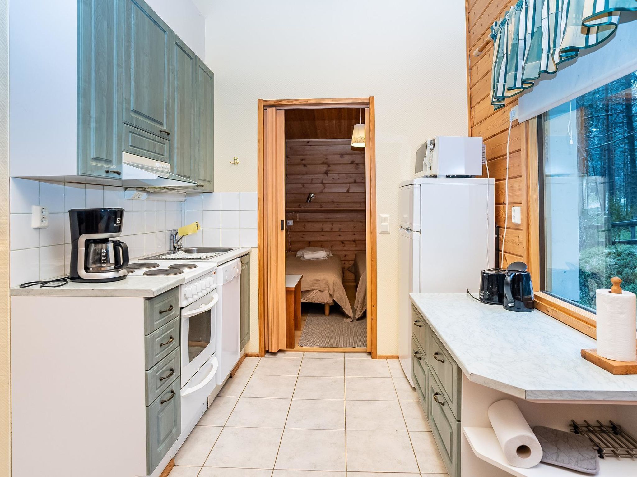 Kühlschrank, Mikrowelle, Geschirrspüler, Hochstuhl