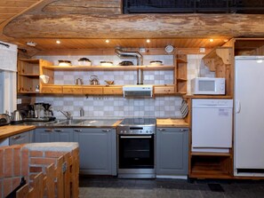 Refrigerador, microondas, lavavajillas, utensilios de cocina