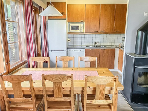 Jääkaappi, mikroaaltouuni, astianpesukone